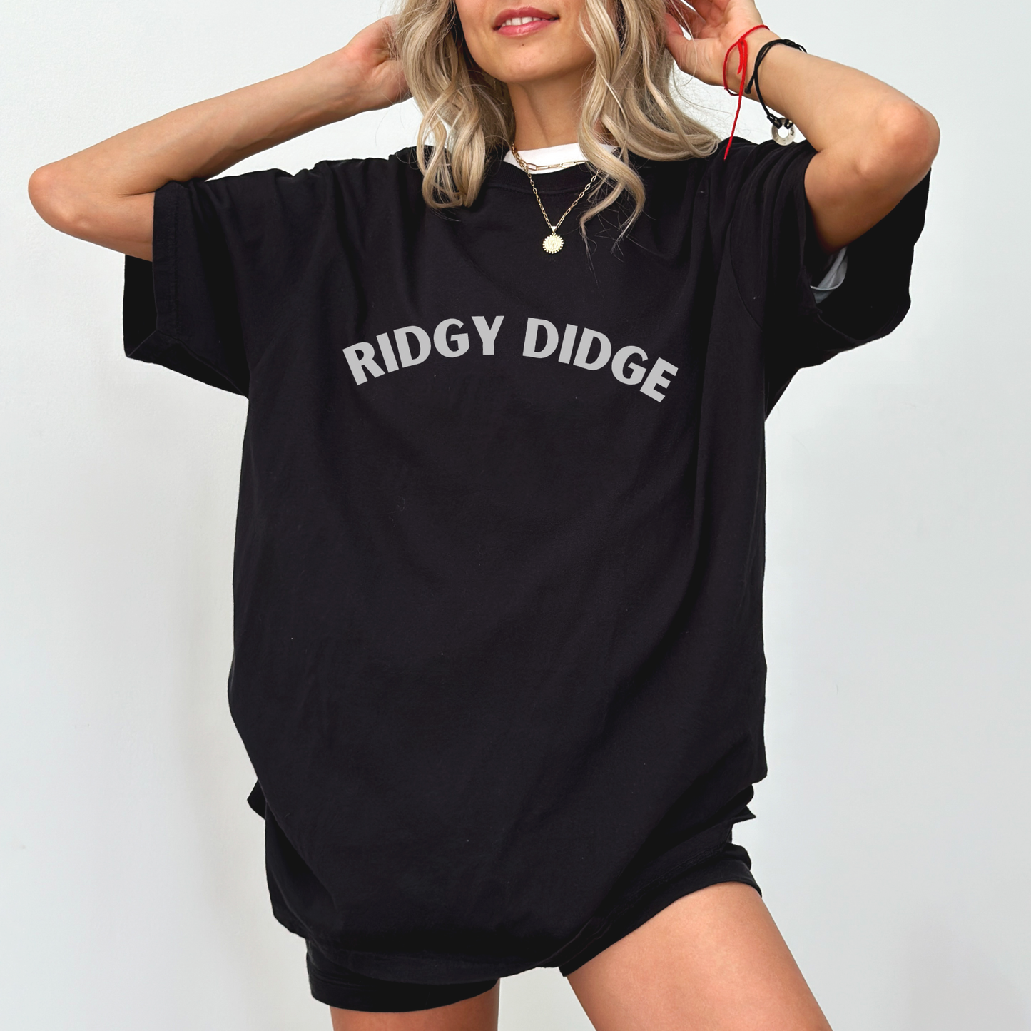 Unisex Aussie slang t-shirt with "Ridgy Didge" text in bold retro font